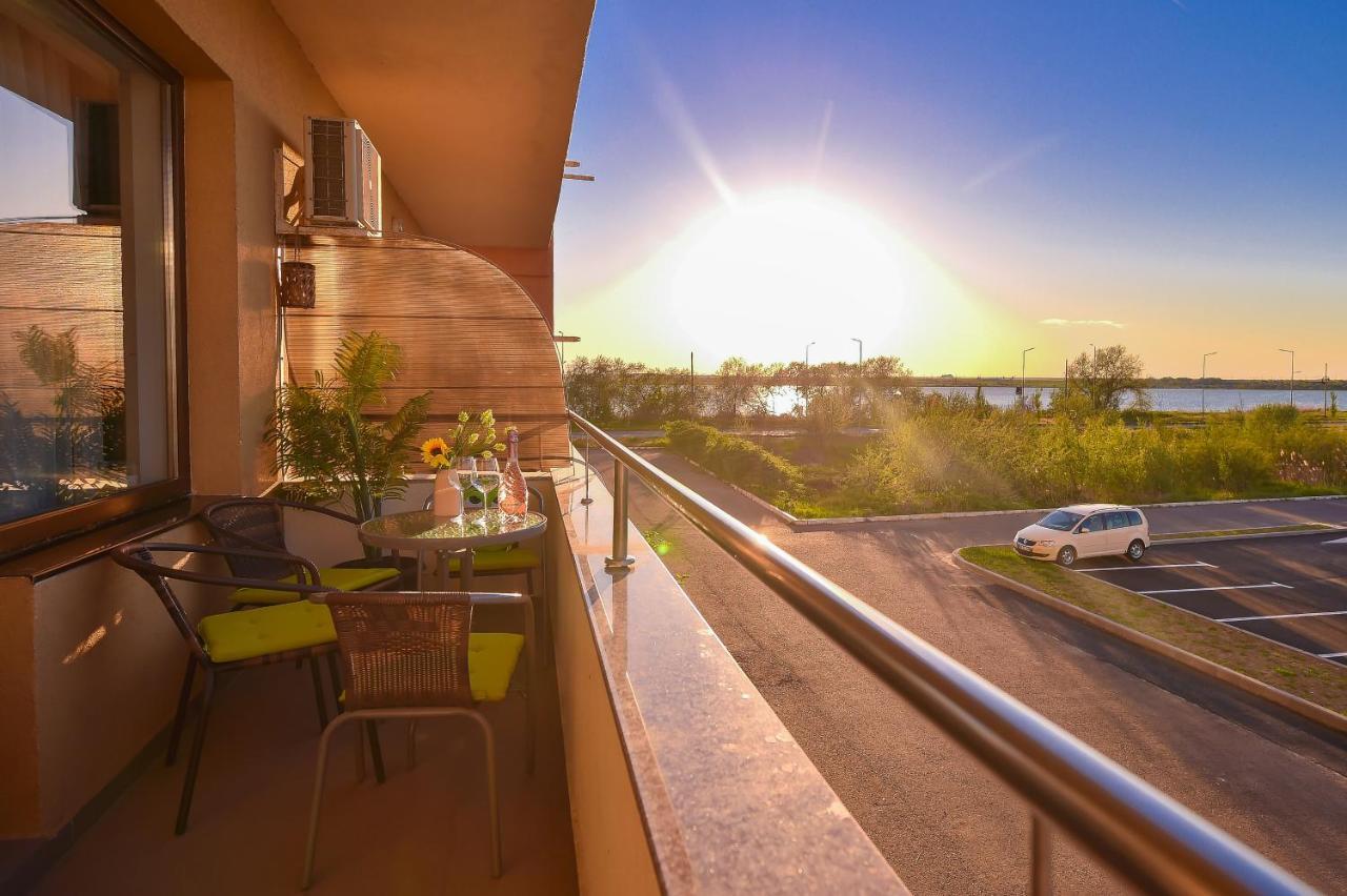 Apartment Summerland 마마이아 외부 사진
